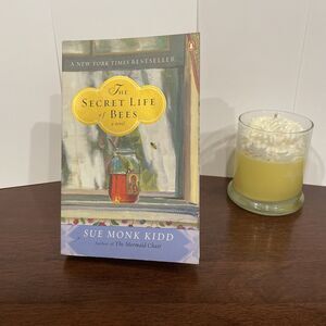 The Secret Life of Bees by Sue Monk Kidd 2002 Paperback NY Times Best Seller